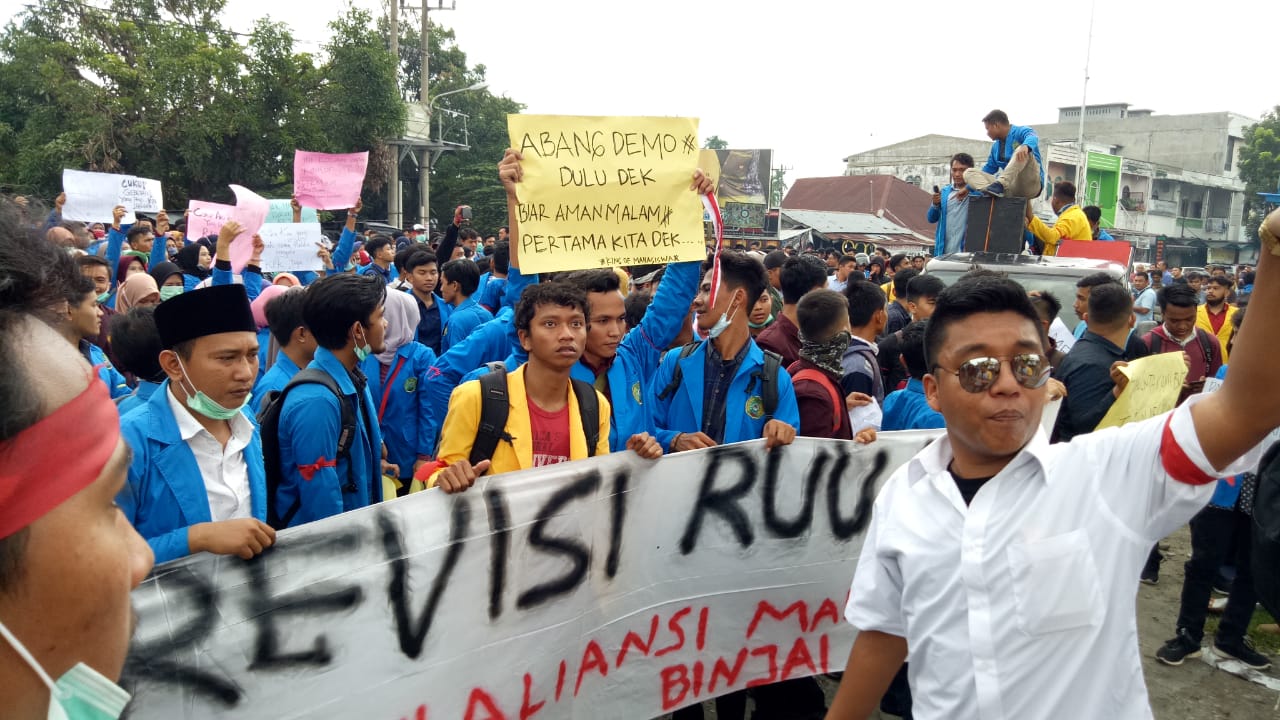 Ini 3 Poin Tuntutan Aliansi Pemuda Mahasiswa Kota Binjai Saat Unjuk Rasa di DPRD