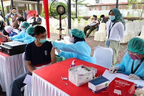 Kadin Kota Dumai Adakan Vaksinasi Masal Kerja Sama Dengan Polres,Kodim 0320 dan Dinkes