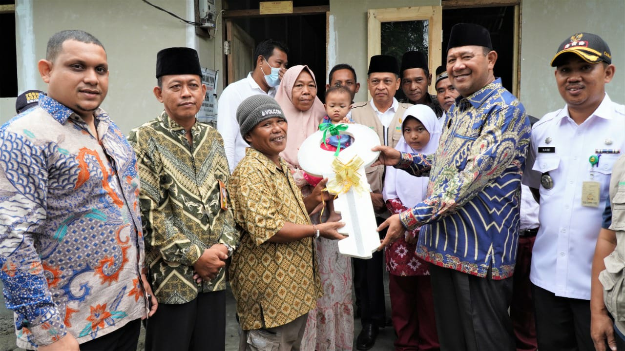 Plt Bupati Langkat Serahkan Kunci Rumah & Santuni 35 Anak Yatim di Tanjung Pura