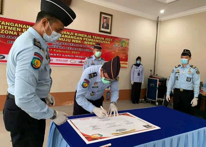 Imigrasi Kelas II TPI Dumai Laksanakan Penandatanganan Deklarasi Janji Kinerja Tahun 2021