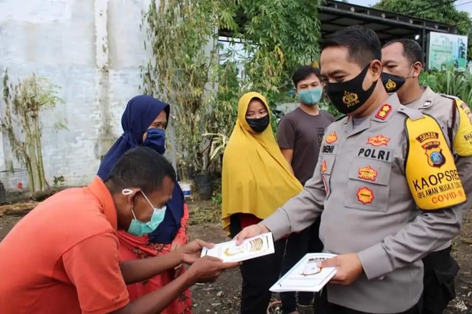 Kapolres Labuhanbatu Beri Bantuan kepada Korban Kebakaran di Jalan Dewi Sartika