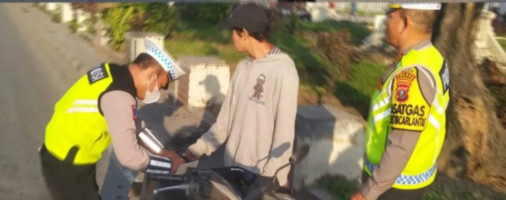 Satuan Lalulintas Polres Pelabuhan Belawan Tindak Pengguna Sepeda Motor Tanpa Helm