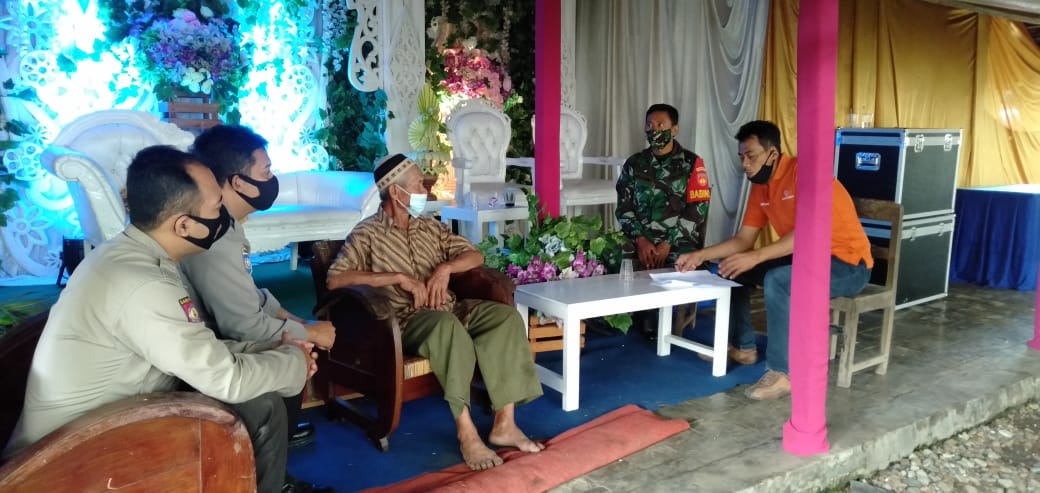 Babinsa dan Satgas covid Verifikasi Hajatan Warga 