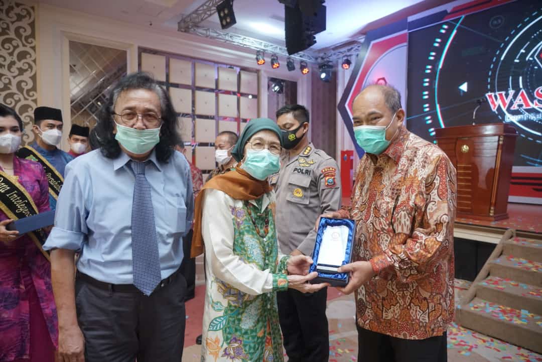 Terima Anugrah Tokoh Waspada Peduli Indonesia Sehat 2020, Walikota Tebing-tinggi Ucapkan Terimakasih