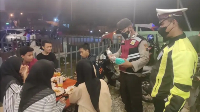 Polsek Beringin Membagikan Masker Gratis Melalui Operasi Yustisi