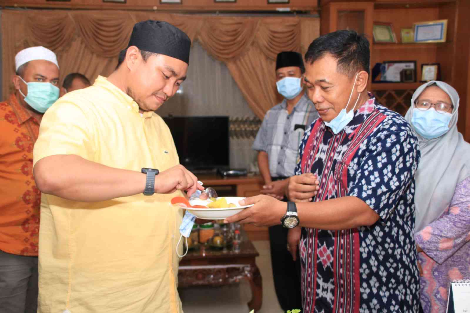 Bupati dan Wakil Bupati Labura berikan Surprise  kepada Kajari Rantauprapat