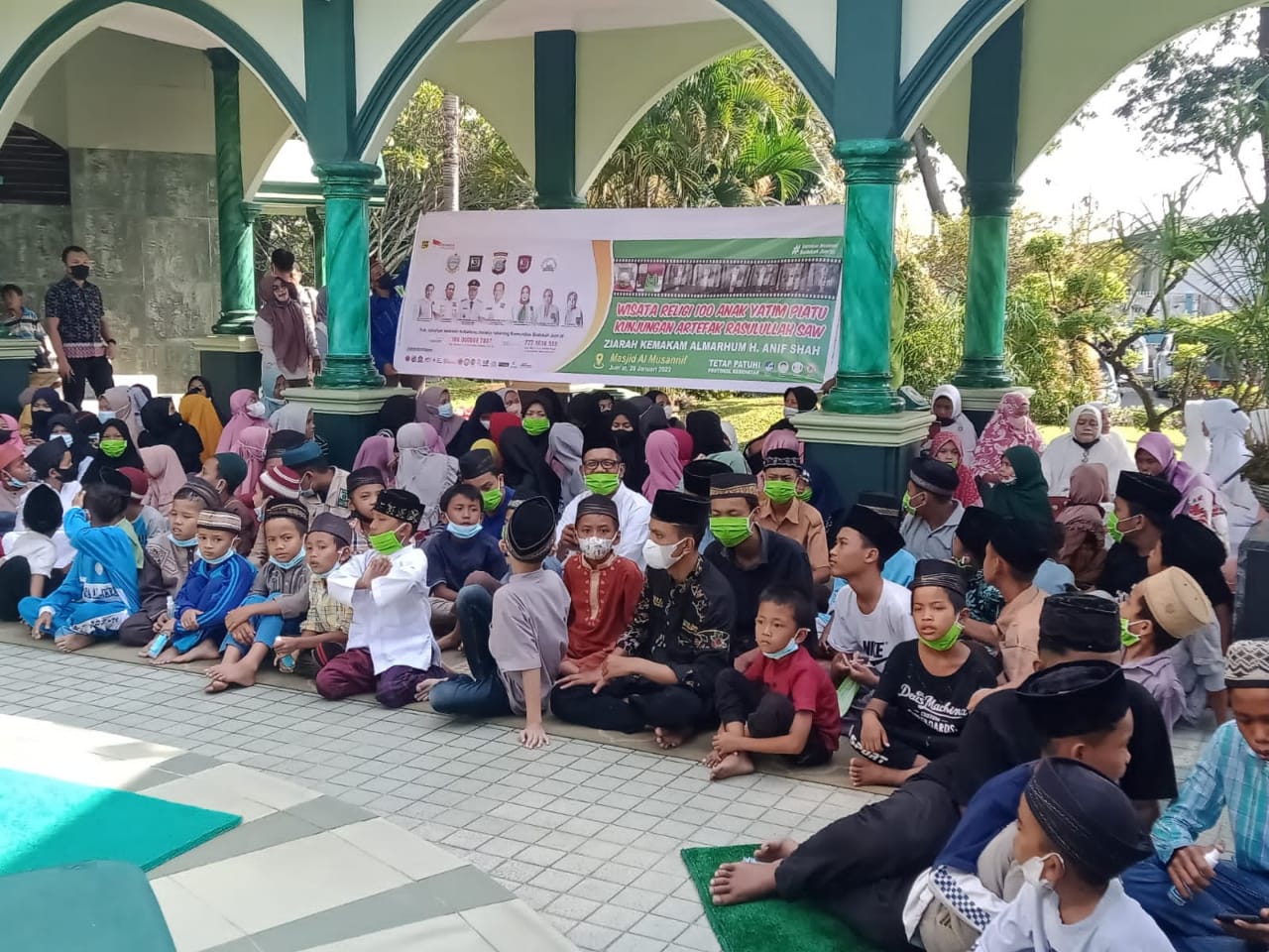 Ziarahi Makam Alm H Anif Seratusan Anak Yatim dan KSJ Juga Kunjungi Artefak Rasulullah SAW
