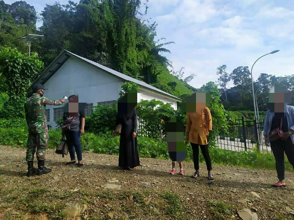 Lewati Jalur Tak Resmi, Personil TNI AD di Perbatasan Amankan 9 Pekerja Migran Non Prosedural