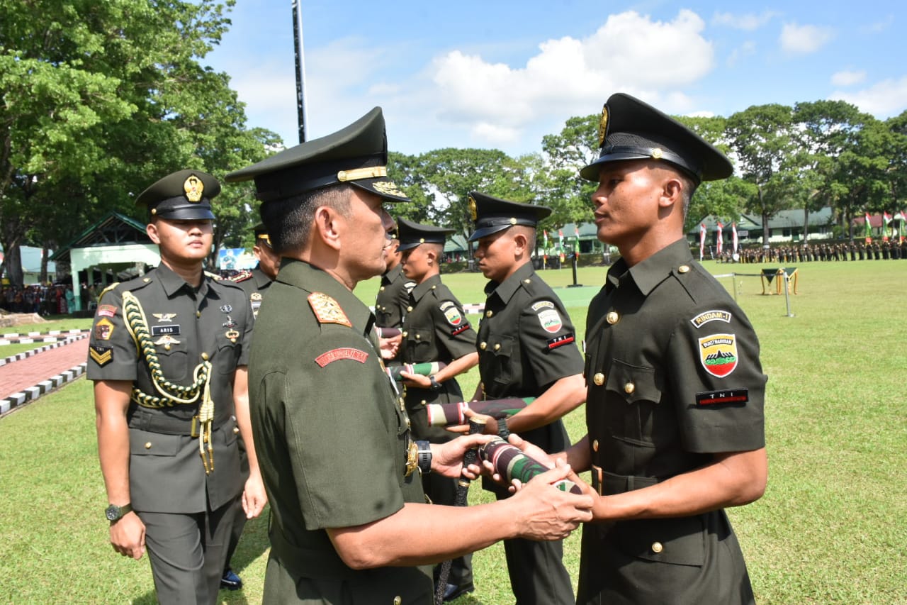 4 Siswa dari Daerah Berbeda Raih Predikat Terbaik Dikmata TNI AD Gelombang II TA 2018 KODAM/I BB