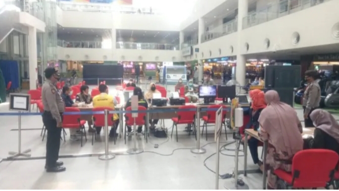 Pastikan Vaksinasi Berjalan Lancar, Personil Kawasan Bandara Kualanamu Melaksanakan Pengamanan