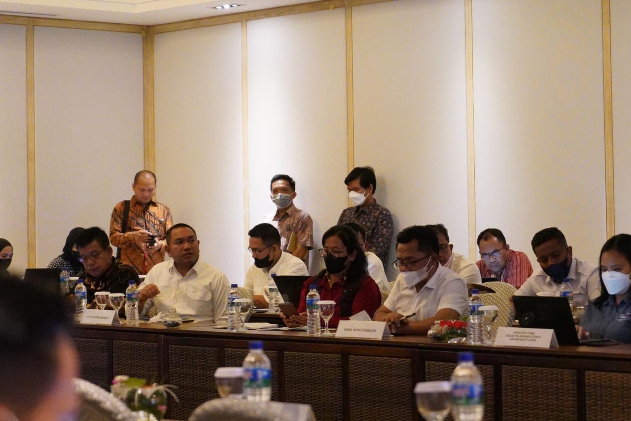 BUPATI FRANC HADIRI RAPAT KOORDINASI PENGEMBANGAN 5 DESTINASI PARAWISATA SUPER PRIORITAS