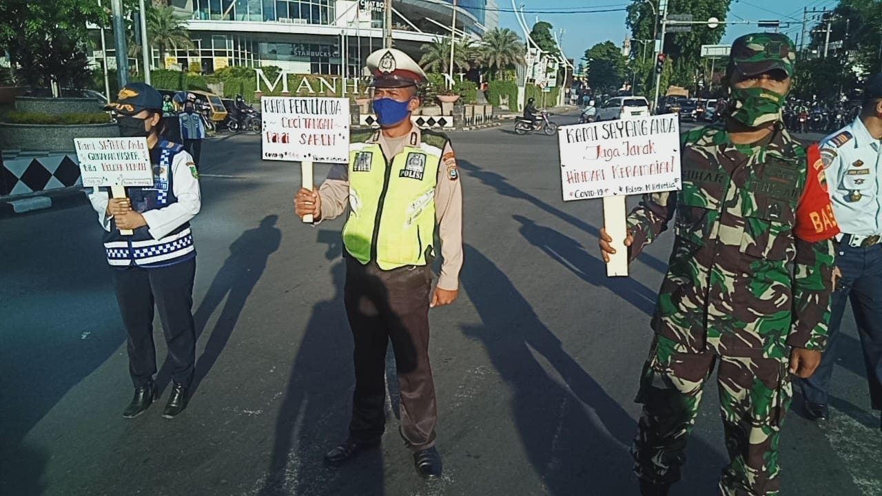 Cara Unik dan Kreatif, Unit Lantas Polsek Medan Helvetia Himbau Pengguna Jalan Raya Terkait Covid-19