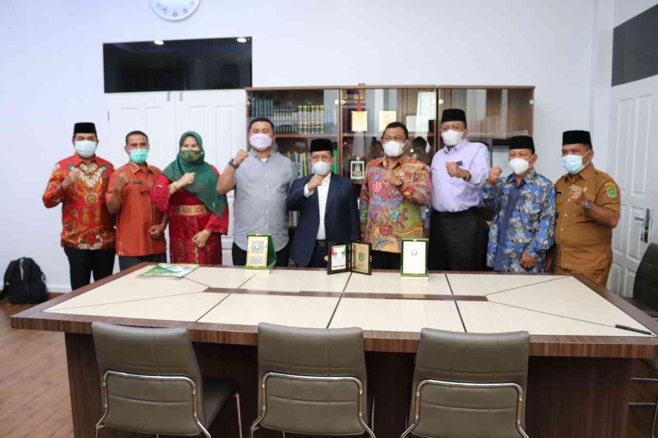 Bupati Labura Hendriyanto SE.MM ;  Akan lanjutkan Bea Siswa UINSU Medan