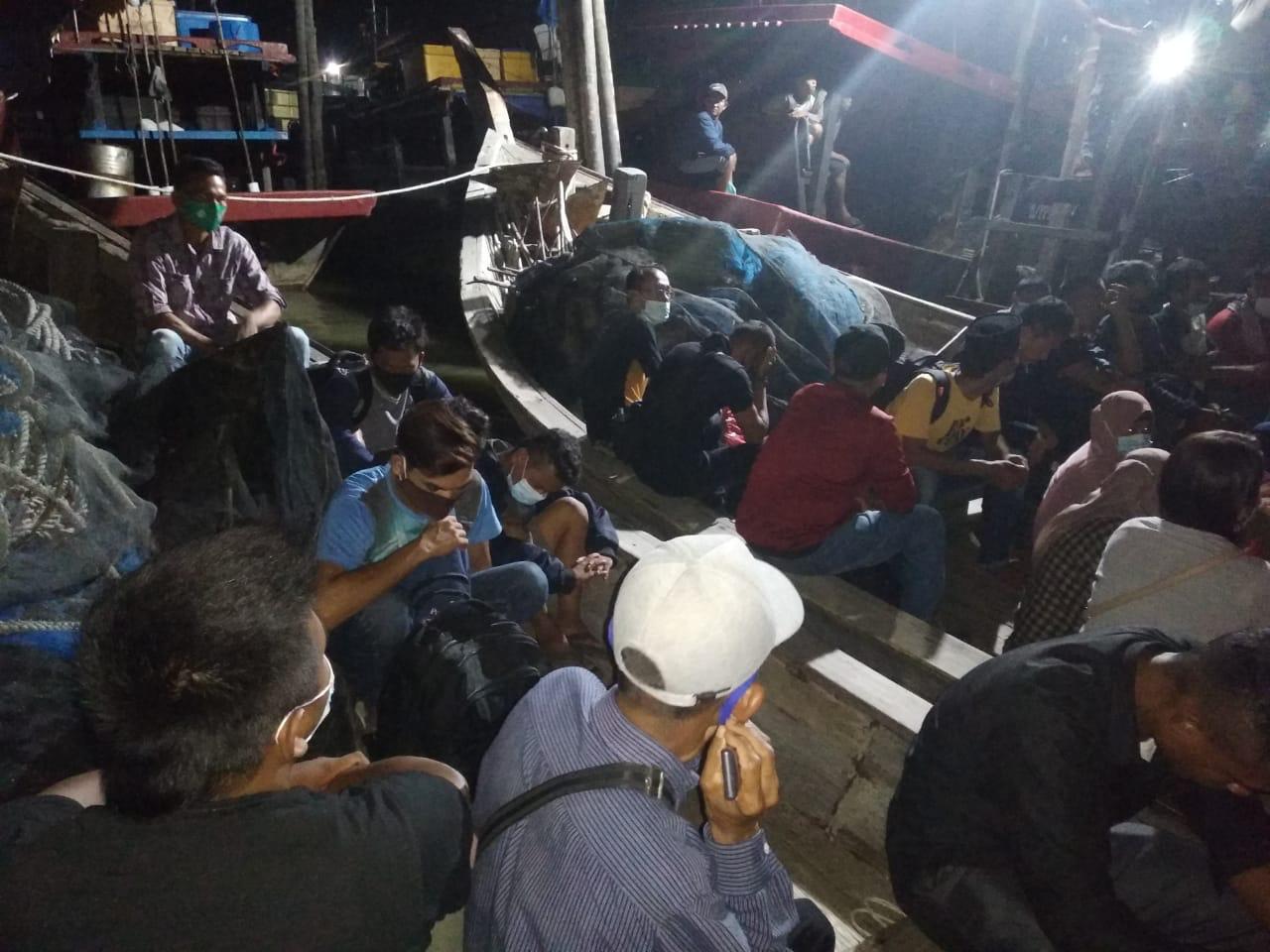 Patroli Gabungan TNI AL Gagalkan Kapal Tanpa Dokumen Mengangkut PMI Ilegal