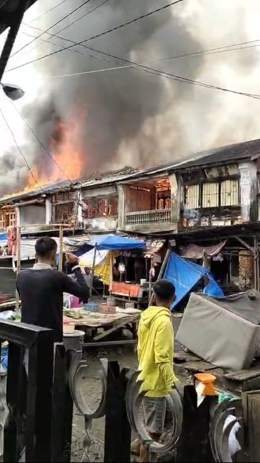 Sijago Merah Mengamuk Di Pajak Pekong Pekan Labuhan