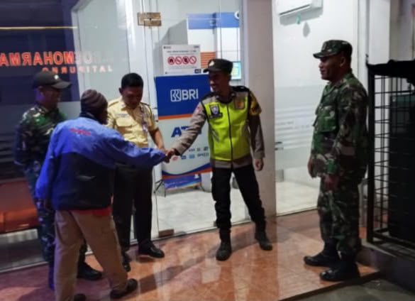 Menjaga Kamtibmas di Wilayah Binaan, Babinsa Intensifkan Patroli Malam