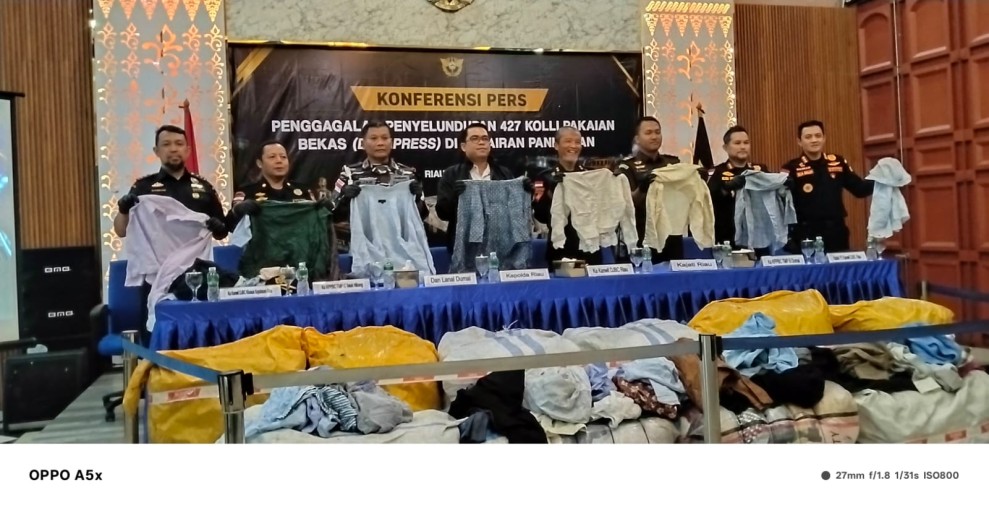 Bea Cukai Gagalkan Penyeludupan 427 Koli Pakaian Bekas Senilai Rp. 3,9 Miliar, 5 Orang Tersangka