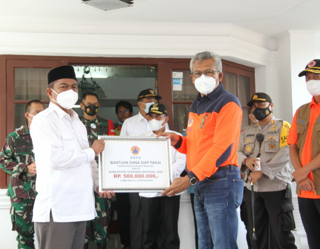Kabupaten Sergai Terima Bantuan Bencana BNPB,  H Darma Wijaya “Insya Allah Masalah Banjir Akan Kita 