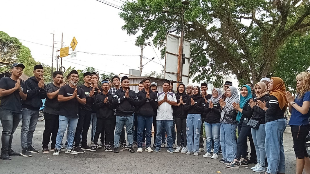 Dihari Kedua, CDI Entertaint Bagikan 600 Paket Takjil Di Simpang SPBU Rambung