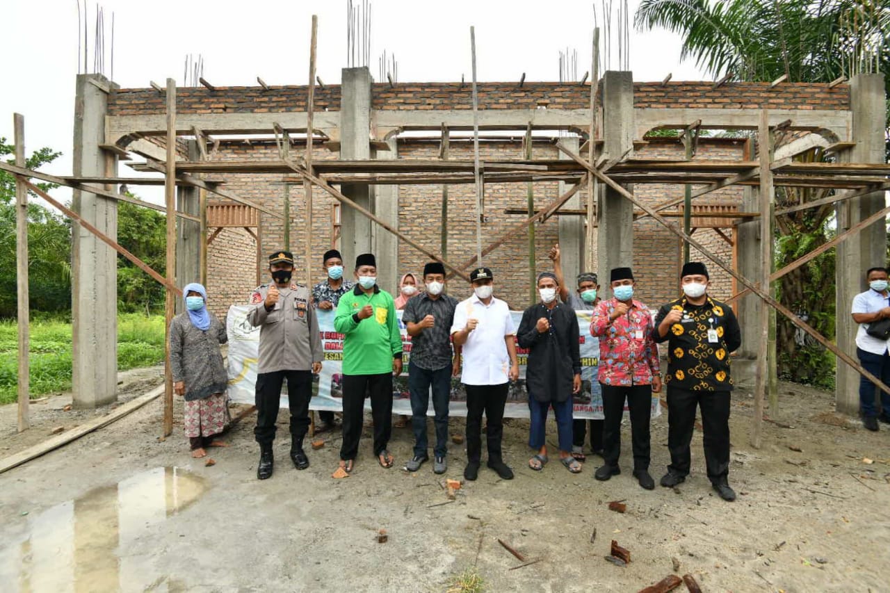 Bupati Batu Bara Bantu Pembangunan Ponpes Tahfidz Quran Desa Tanjung Kubah 