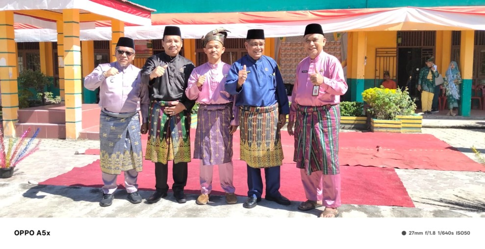 Kepala SMA Negeri 2 Dumai Kadri Rahmadi, S.Pd., M.Pd. Lestarikan Budaya Lewat Penampilan 1000 Tari Zapin Hari jadi Provinsi Riau Ke-69