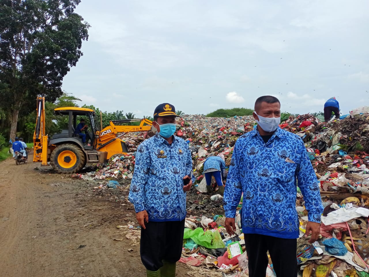 TPA  Dinas LH Sergai: Butuh Alat  Backhoe Loader Berkapasitas Besar
