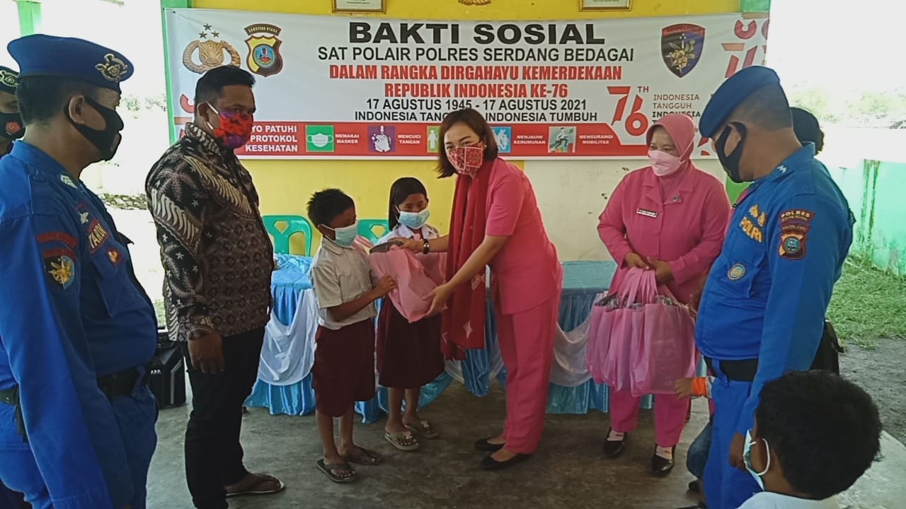 Sambut Hari HKGB Ke- 69  Bhayangkari  Sat Polair Polres Sergai Bakti Sosial