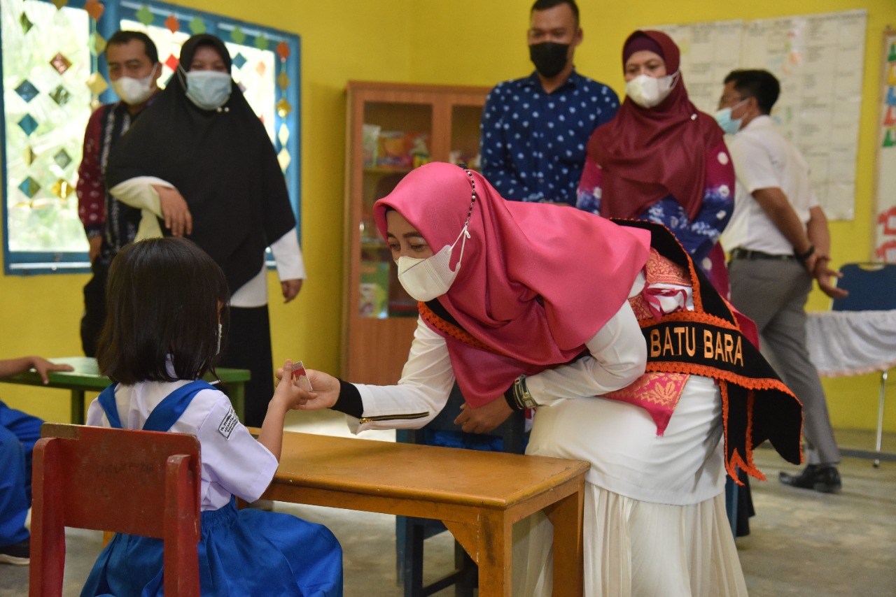 Bunda PAUD Batu Bara Salurkan KIA Di Kecamatan Lima Puluh 