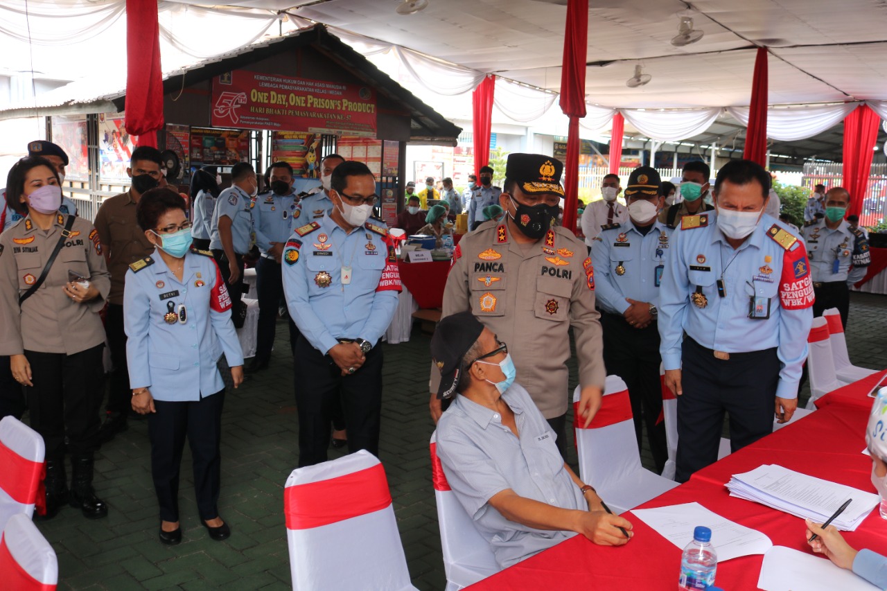 Kakanwil Kemenkumham Sumut dan Kapolda Sumut Pantau Pelaksanaan Vaksinasi Covid-19 Warga Binaan
