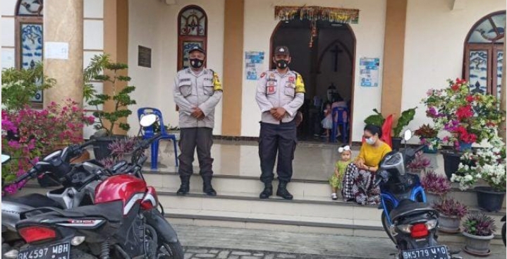 Polsek Galang Hadir Berikan Pengamanan Rumah Ibadah Gereja