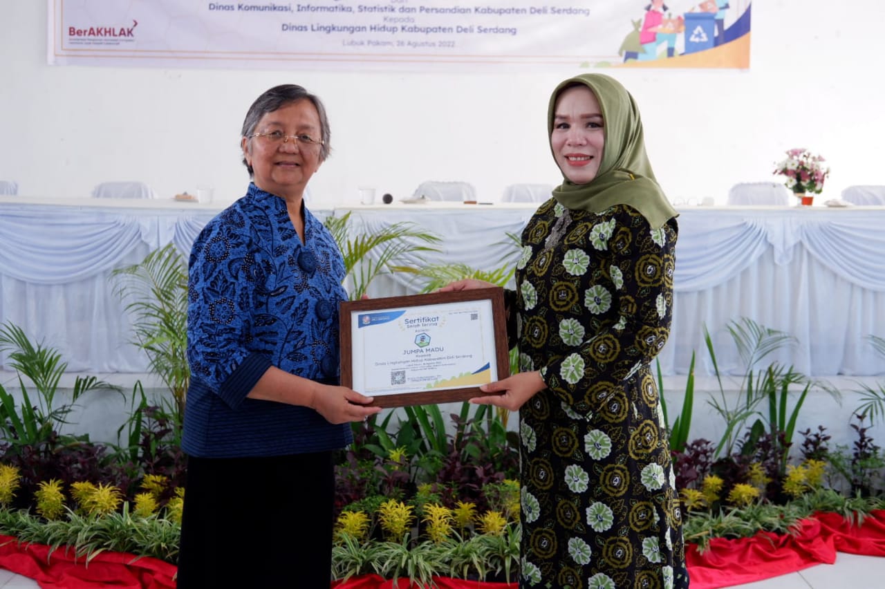 KominfoStan Serah Terimakan Aplikasi Jumpa Madu Ke Dinas Lingkungan Hidup.