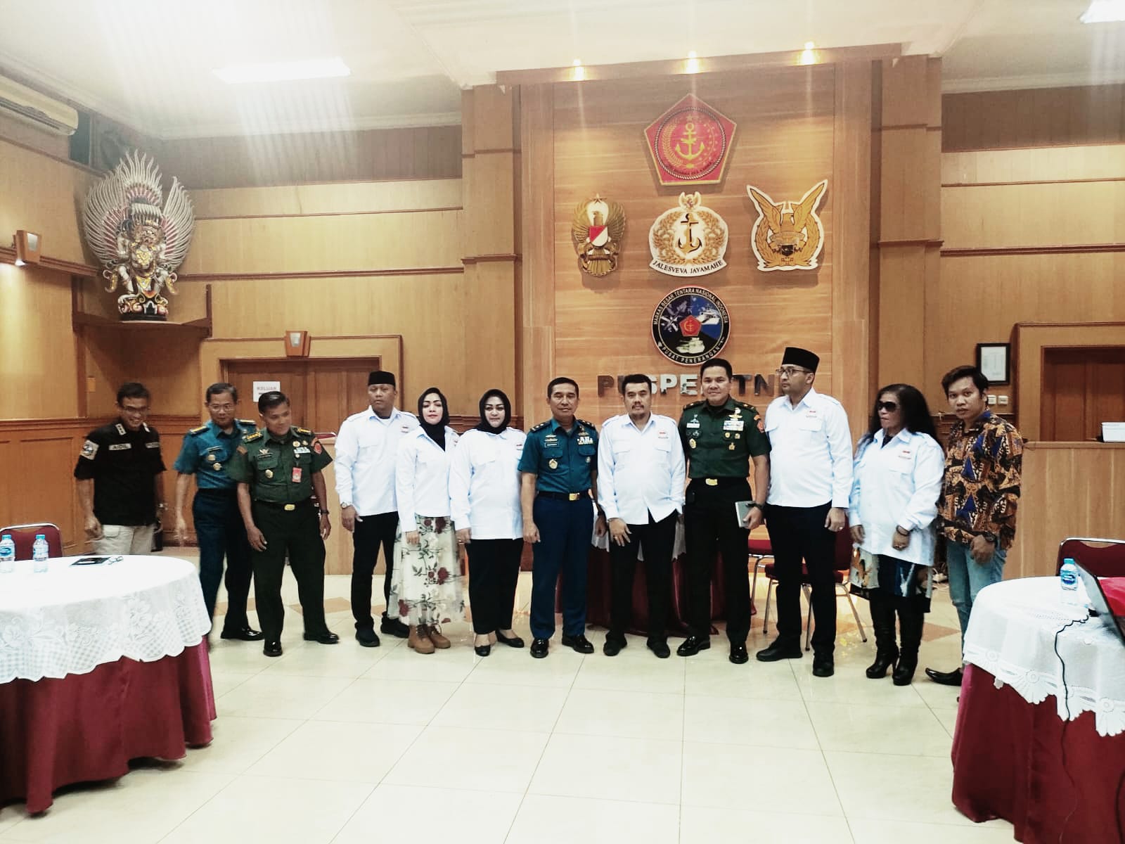 Ketua Presidium FPII, Presiden ABS dan jajaran Sambangi Kapuspen TNI di Mabes TNI