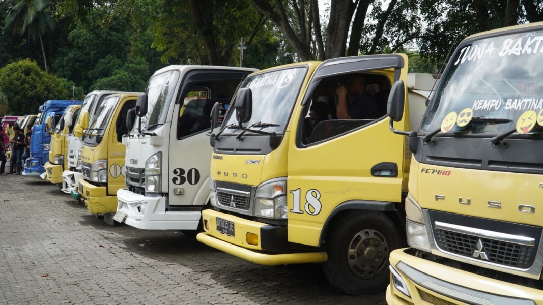 Bupati Syah Afandin Lepas 20 Mobil Tangki Air Bersih untuk Warga Terdampak Banjir