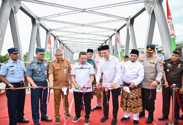 Walikota Dumai Saksikan Gubernur Riau Resmikan Jembatan Duplikat Sungai Masjid