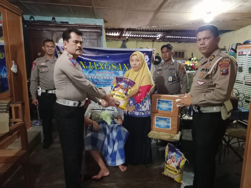 Satlantas Polresta Deli Serdang Anjangsana Personil Polri yang Sakit Menahun