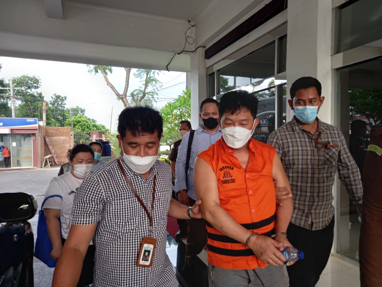 Tim Tabur Intelijen Kejagung RI dan Kejatisu Amankan DPO Terpidana Pemalsuan Dokumen