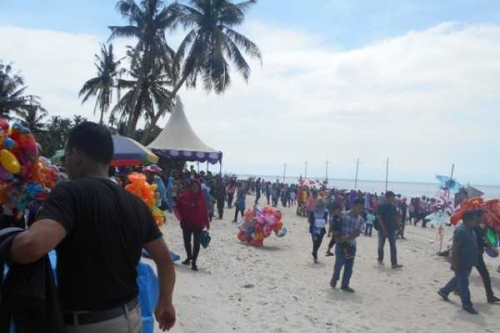 Ribuan Warga Hadiri Festival Pantai Rupat