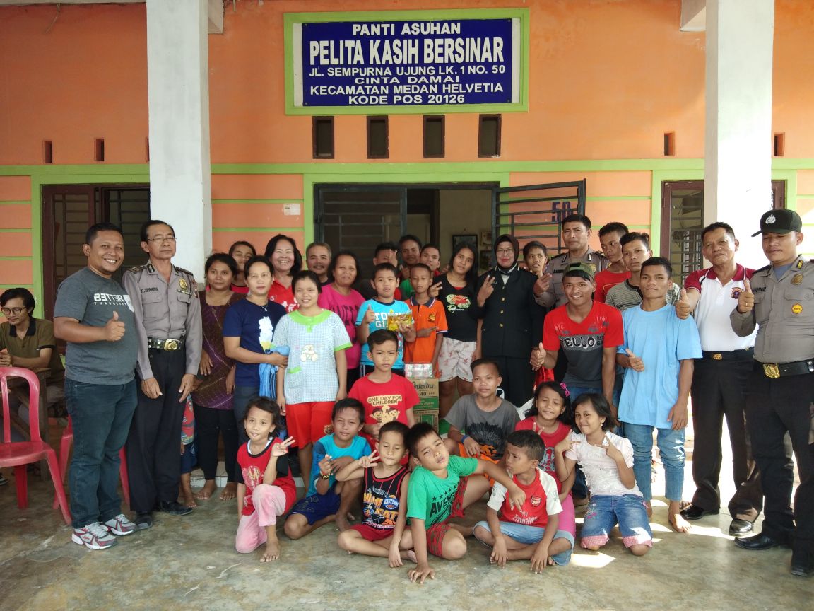 HUT RI Ke-73 Polsek Medan Helvetia Beri Tali Asih