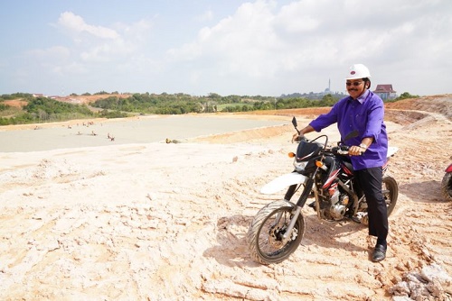 Gubernur Tinjau Pembangunan Kompleks Olahraga di Pulau Dompak
