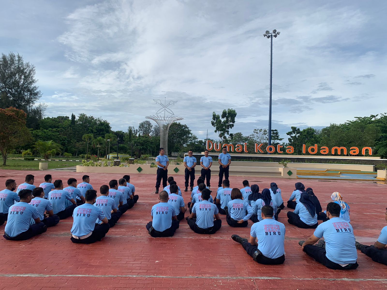 DENGAN SEMANGAT PAGI, JAJARAN RUTAN DUMAI MENGIKUTI PEMBINAAN JASMANI