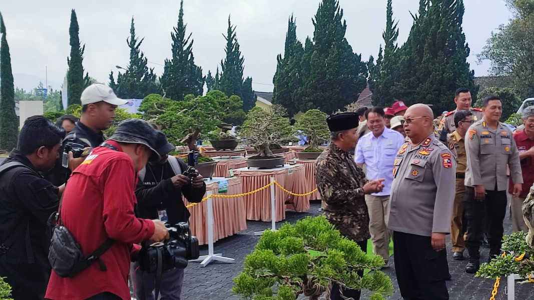 Art Policing, Pameran Bonsai Dan Suiseki Di Sespim Lemdiklat Polri