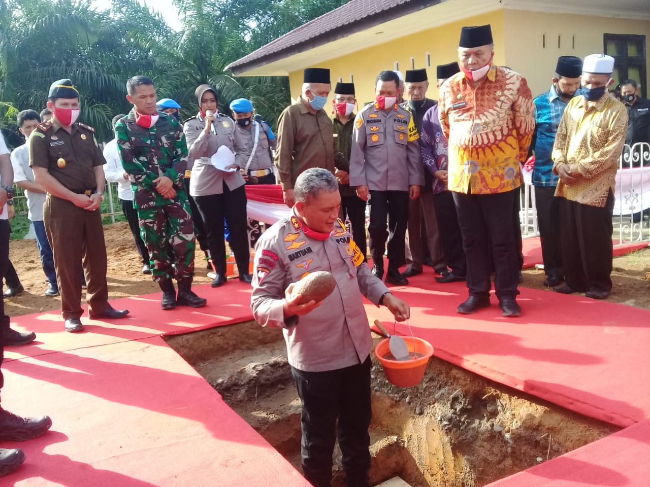 Kapolda Letakkan Batu Pertama Pembangunan Rumah Susun dan Fasumdit Samapta Polda Sumut