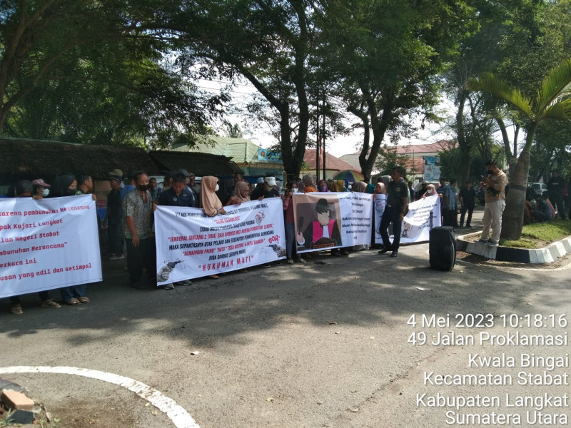 Sidang Pembunuhan Mantan Anggota DPRD Langkat Disambut Aksi Demo Ratusan Warga