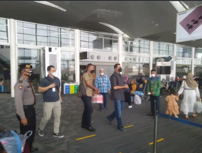 Laksanakan pengamanan Keberangkatan PJU Polda Aceh, Personil Polsek Kawasan Bandara Kualanamu