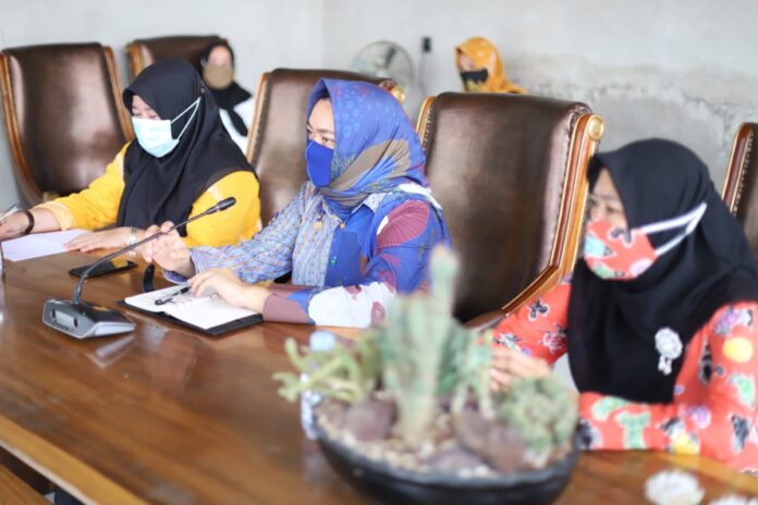 Ketua Dekranasda Kota Tanjung Balai Ikut Rakernas  SE Indonesia Secara Virtual