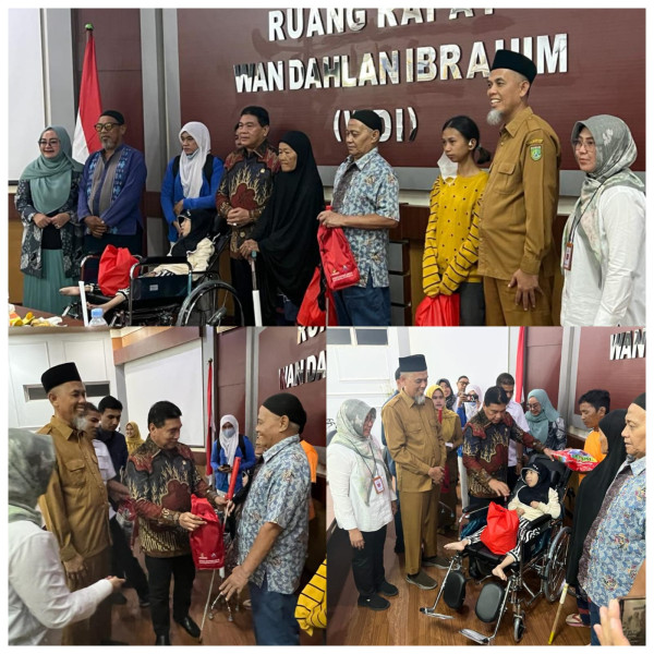 Anggota DPR RI Dr. Achmad Serahkan 25 Pcs Alat Bantu untuk Disabilitas