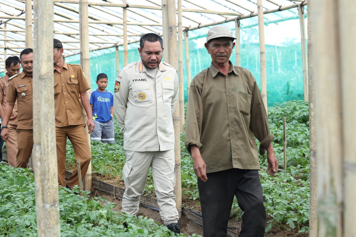 Bupati Pakpak Bharat Resmikan Green House Penangkaran Bibit kentang kelompok Tani Kuta Dame