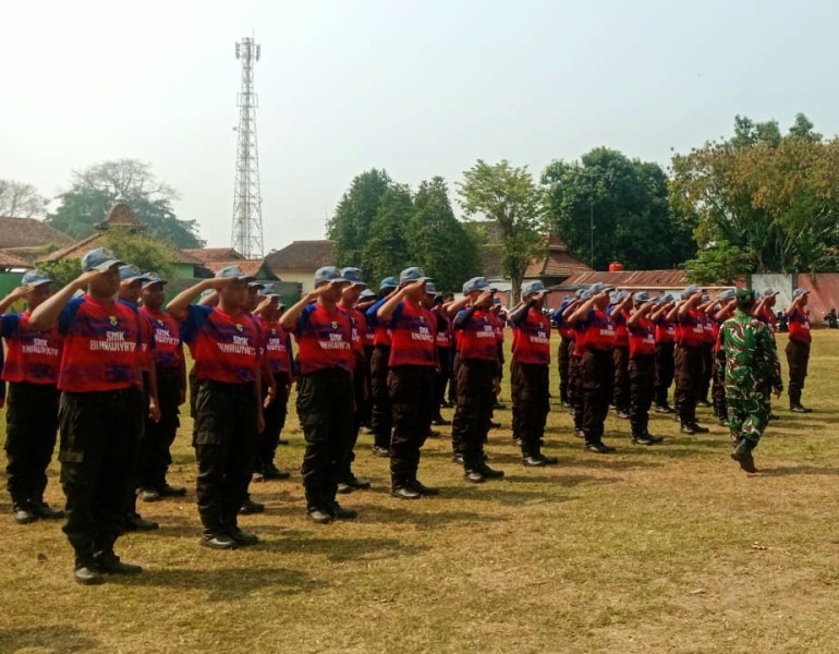 Bukan Sekedar Baris Berbaris, Babinsa Karangmalang Tanamkan Disiplin dan Jiwa Kebangsaan ke 120 Pelajar