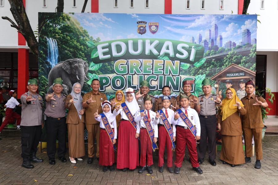 Polda Riau Tanamkan Green Policing ke Pelajar SDN 42 Pekanbaru, Edukasi Lingkungan Sejak Dini