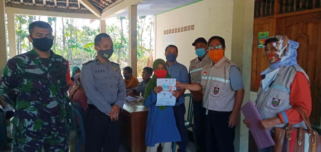Ratusan Kepala Keluarga Terima BST Tahap 3